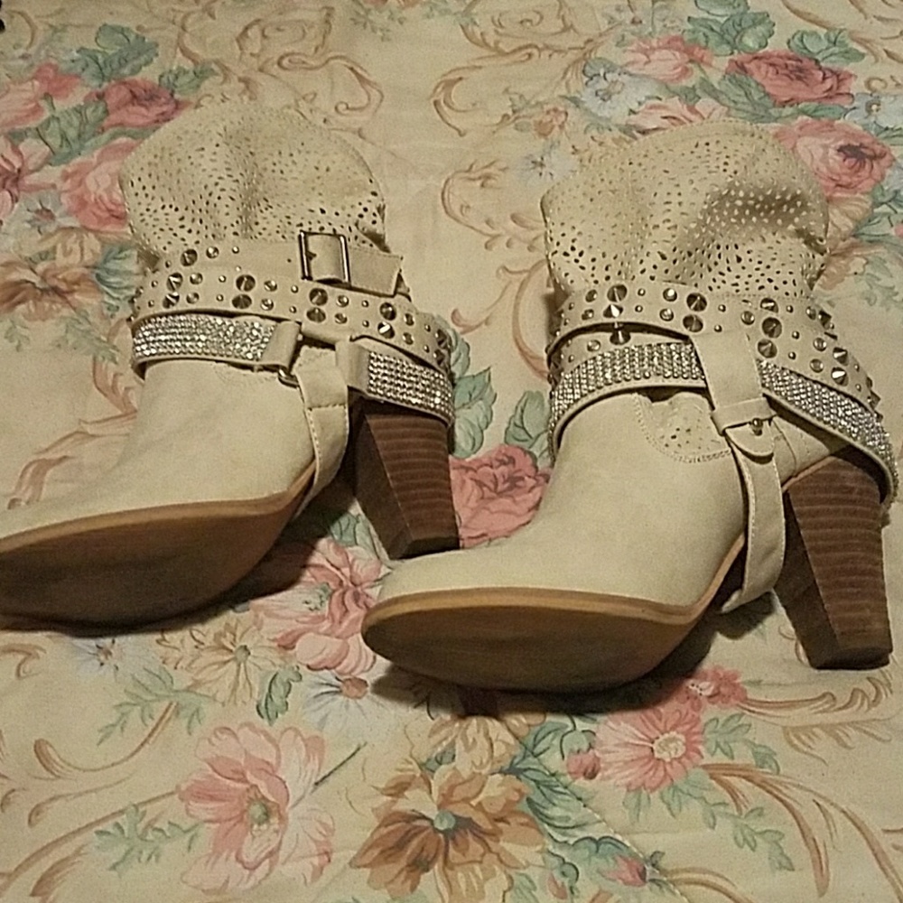 Not Rated Pismo Booties Size 8